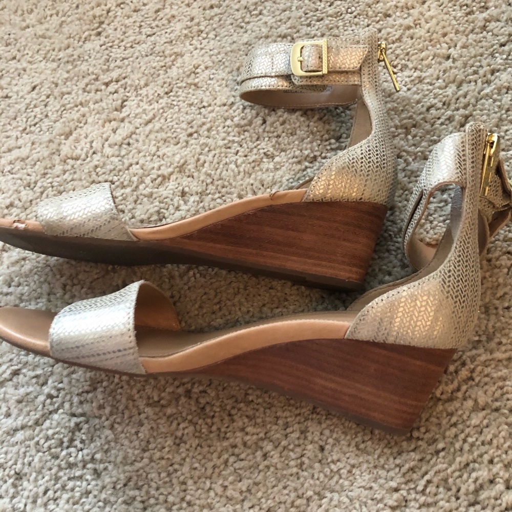 ❌✋🏻 UGGs Wedge Sandals Size 9 - Picture 6 of 11